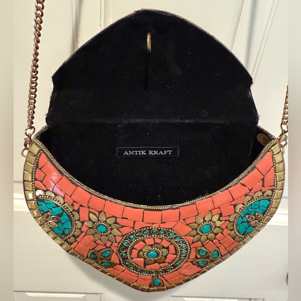 Small hard shell purse - image 4